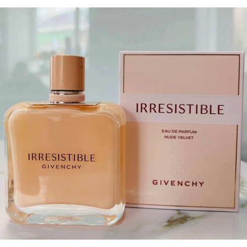 Irresistible GIVENCHY nude velvet